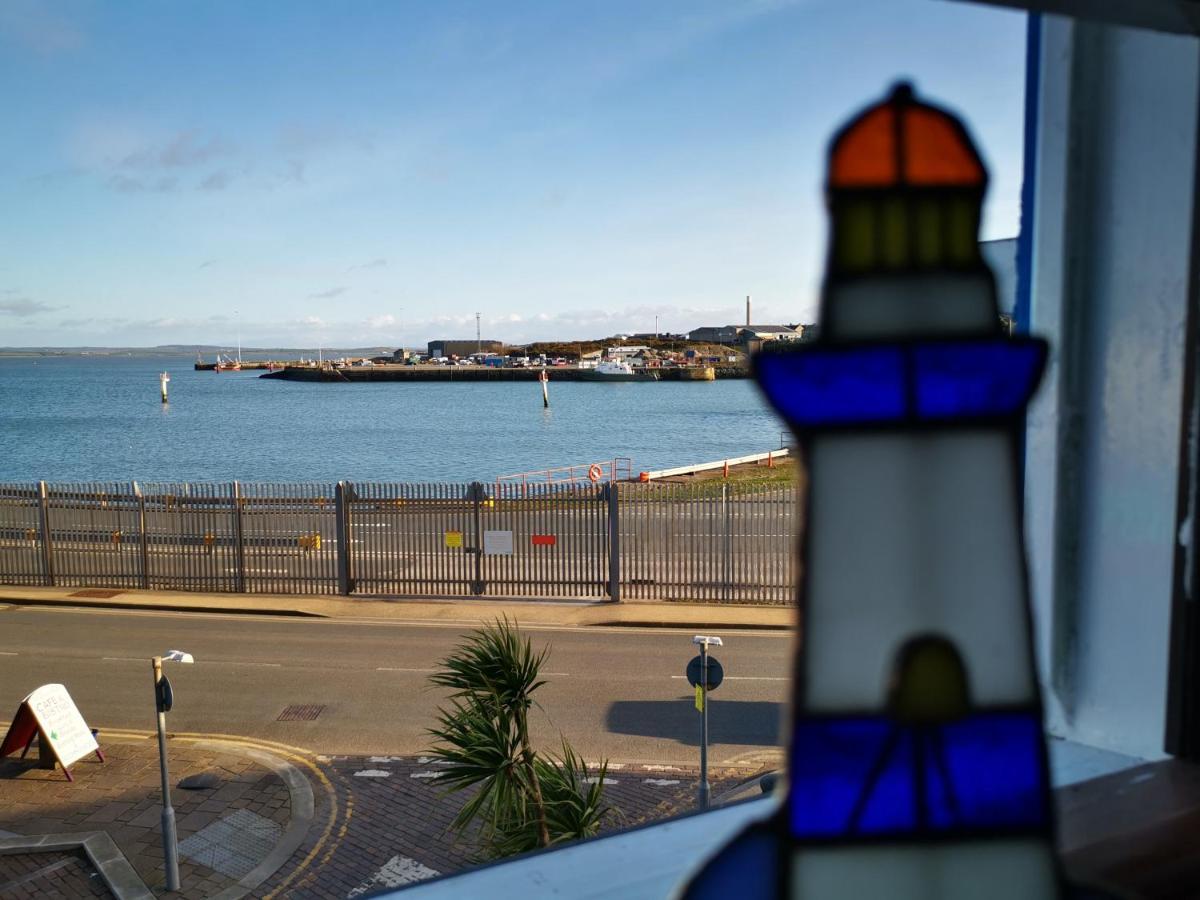 The Hut Wales - A Sea Front Inn Holyhead Dış mekan fotoğraf