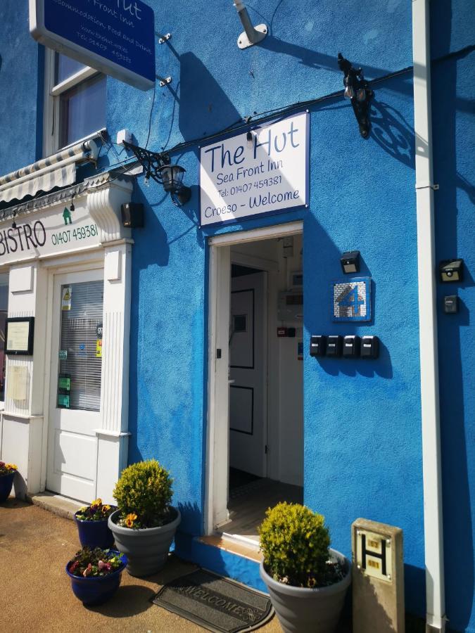 The Hut Wales - A Sea Front Inn Holyhead Dış mekan fotoğraf