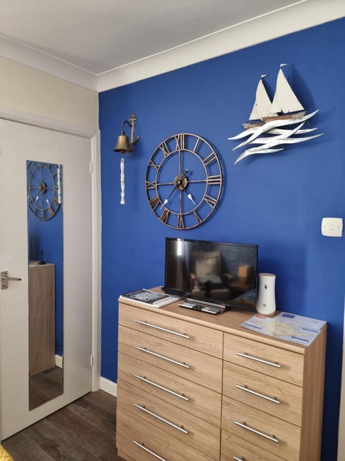 The Hut Wales - A Sea Front Inn Holyhead Dış mekan fotoğraf